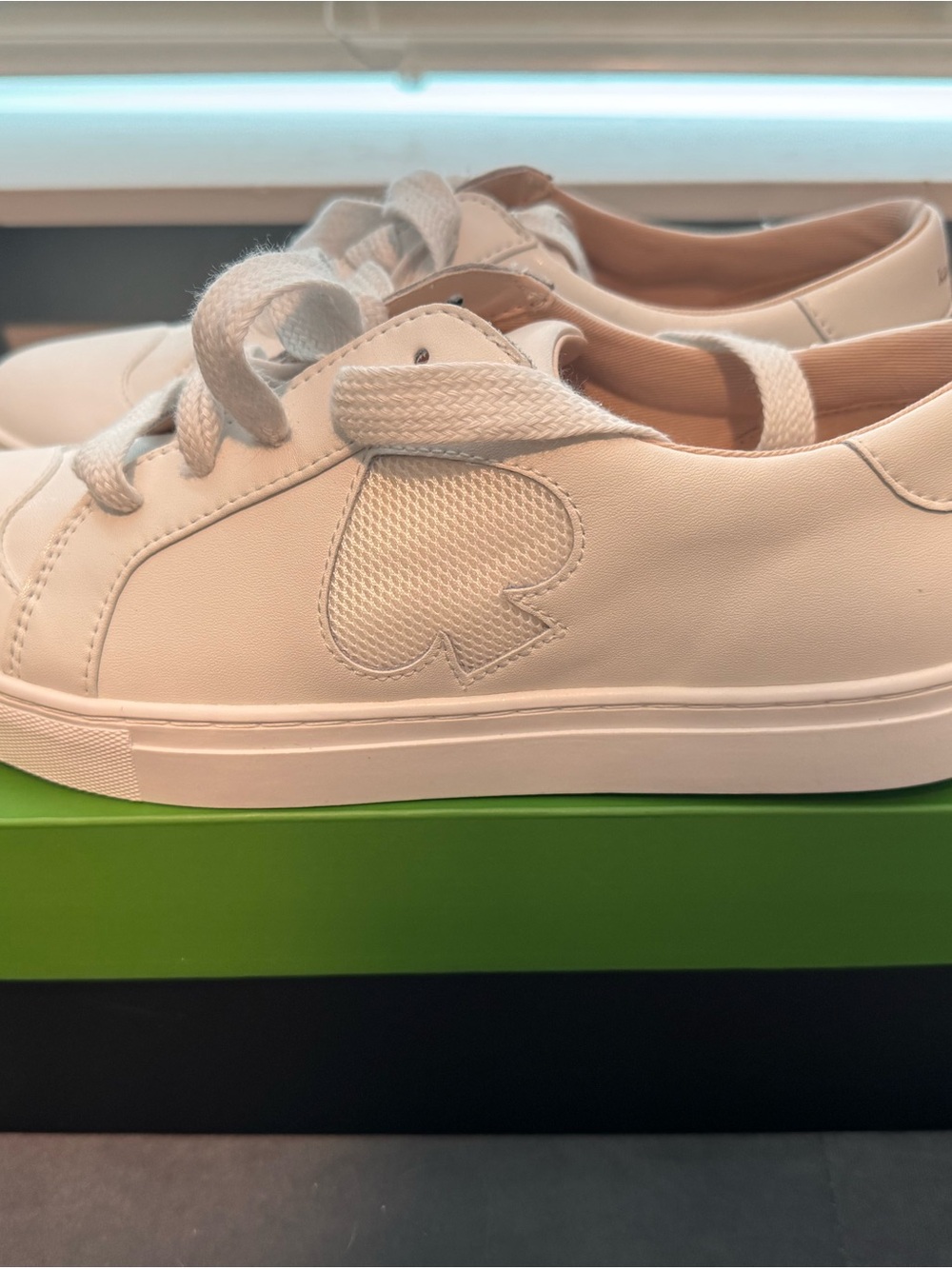 New Kate Spade White Leather Low-Top Platform Sneaker with Spade Accent size 9